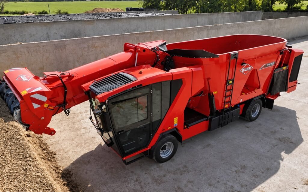 Kuhn-Antea-Intense Futtermischwagen im Silagehof